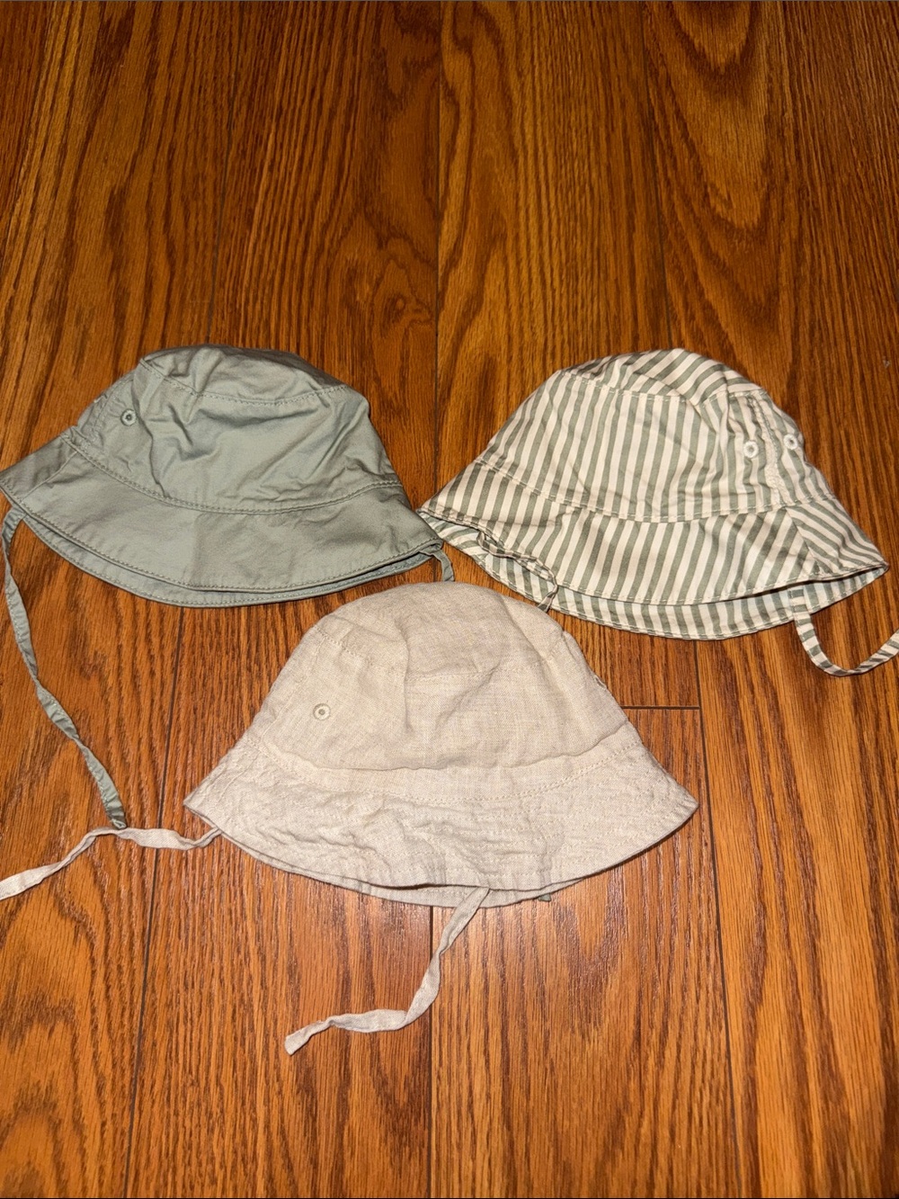 3 newborn H&M Bucket Hat